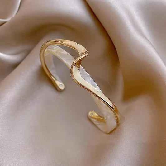 Soft Edge | Sculpted Open Cuff