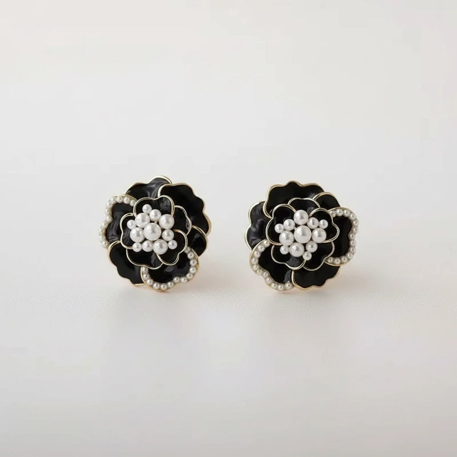 Black Flower Pearl Earrings | GRACEFUL EDGE
