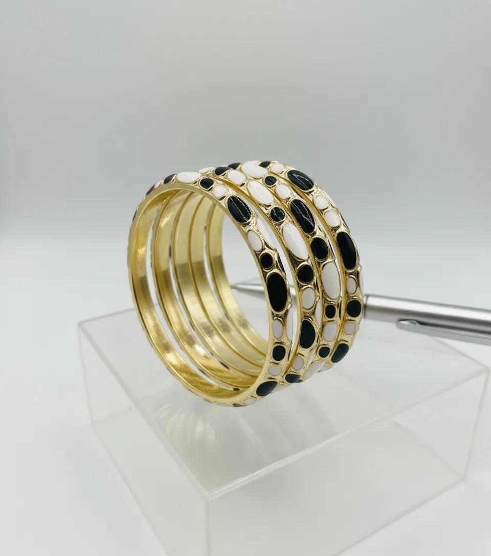 QUIET BLOOM | Enamel 18K Gold Floral Bangle