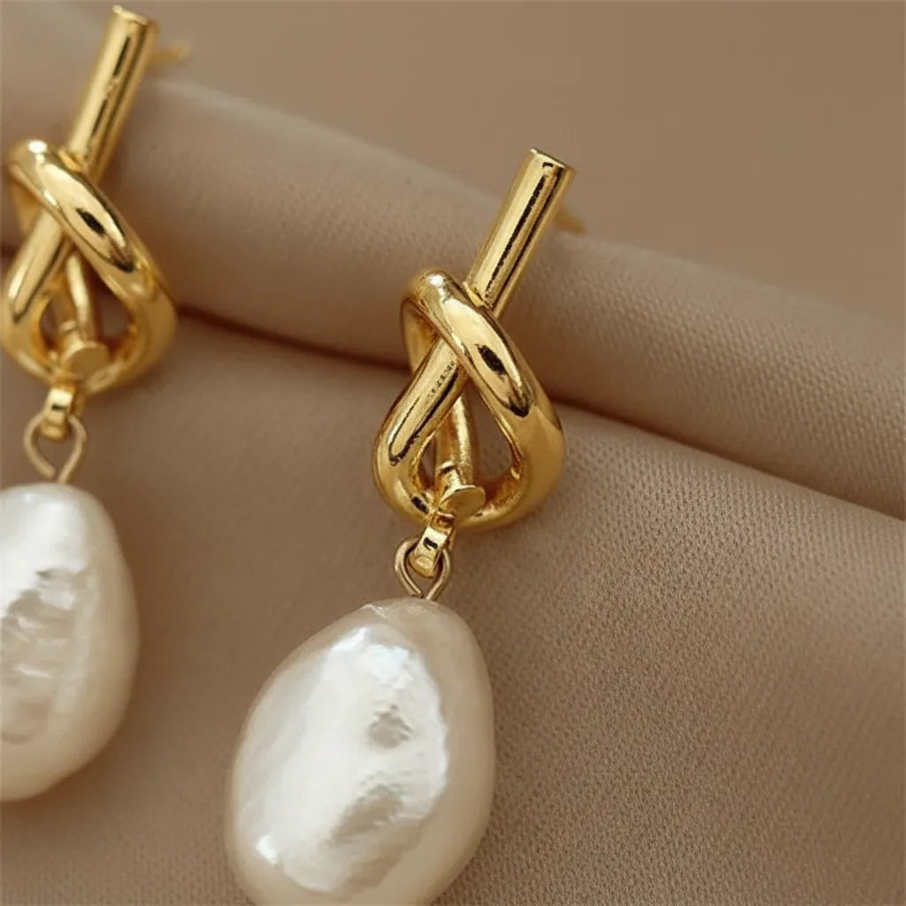 QUIET REBELLION | Knot Pearl Earrings