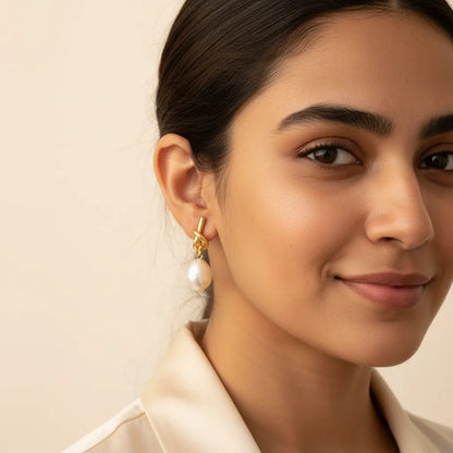 QUIET REBELLION | Knot Pearl Earrings