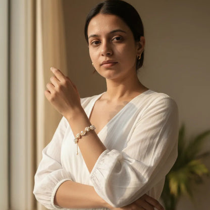 Softly Striking | Pearl Cluster Bracelet