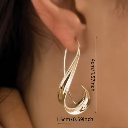 Curved Confidence | Twisted Sculptural Hoops