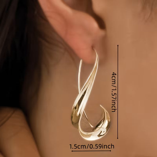 Curved Confidence | Twisted Sculptural Hoops